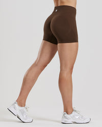 Define 2.0 Seamless Scrunch 4" Shorts | Cocoa