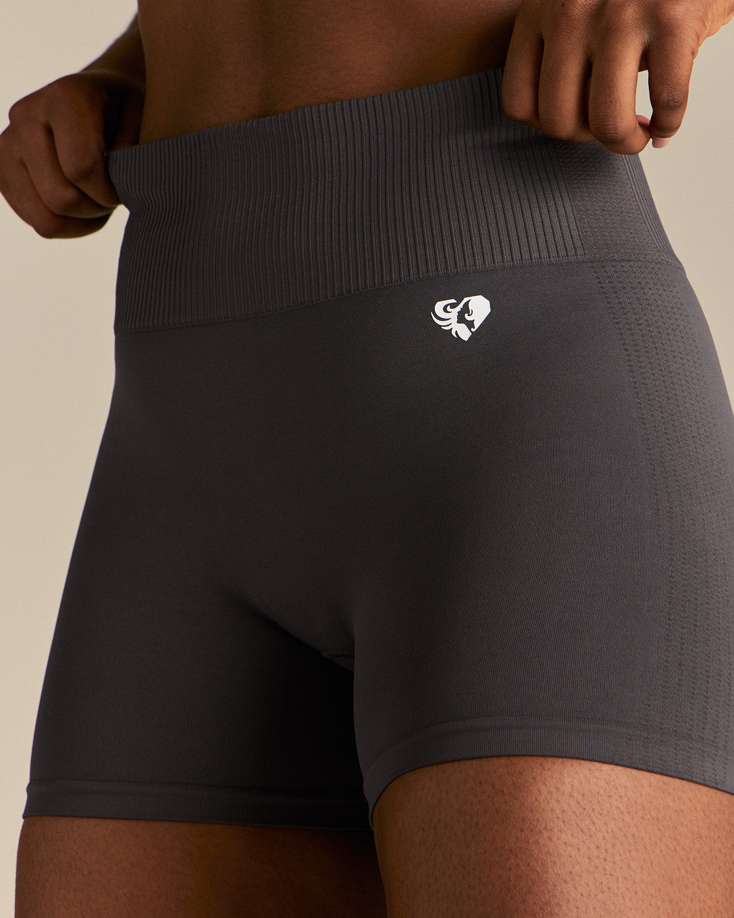 Power Seamless Scrunch Shorts | Graphite