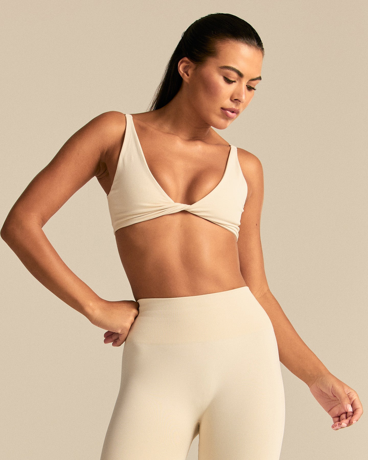 Power Reversible Twist Bra | Off White (1/6)