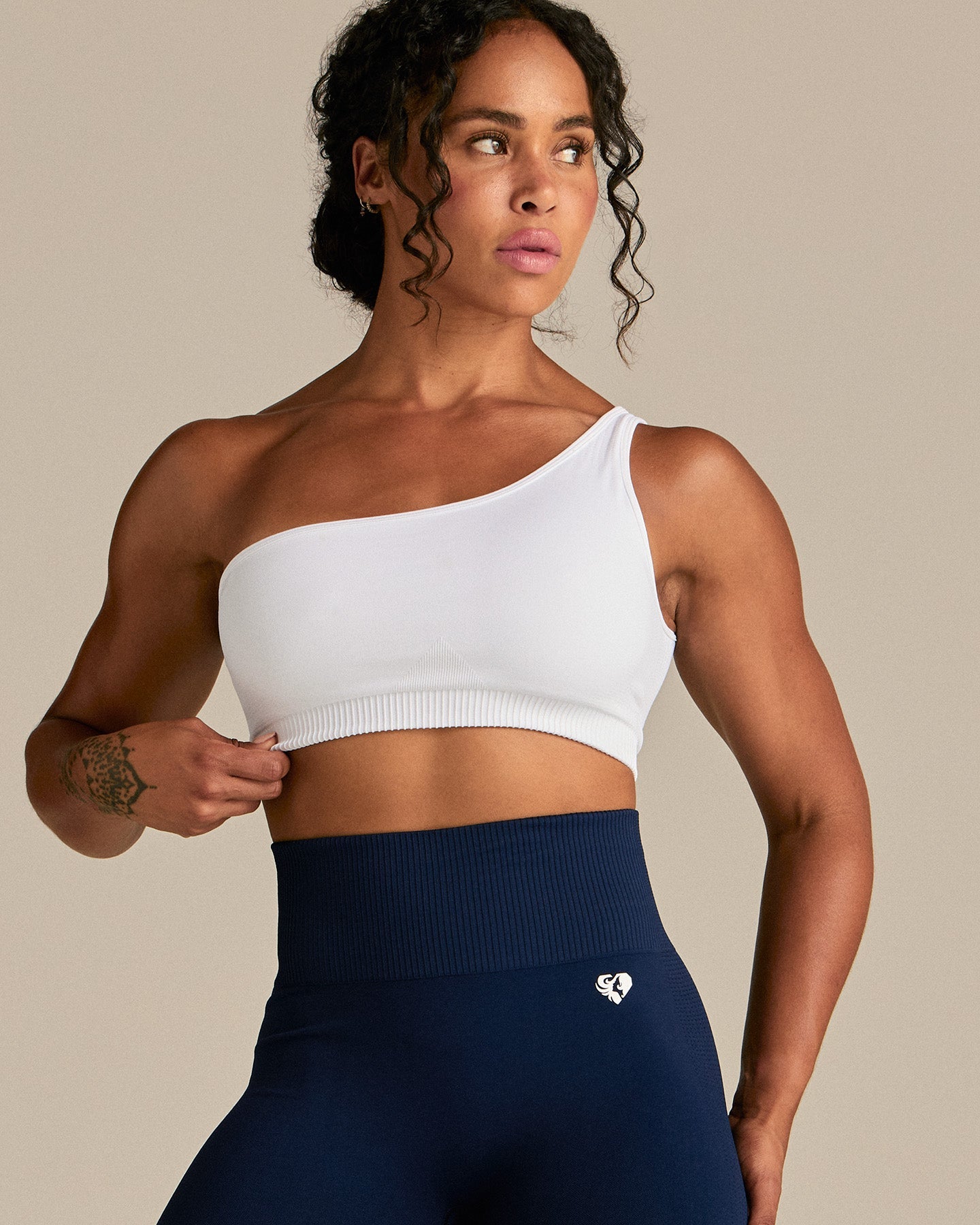 Power Seamless One Shoulder Bra | White
