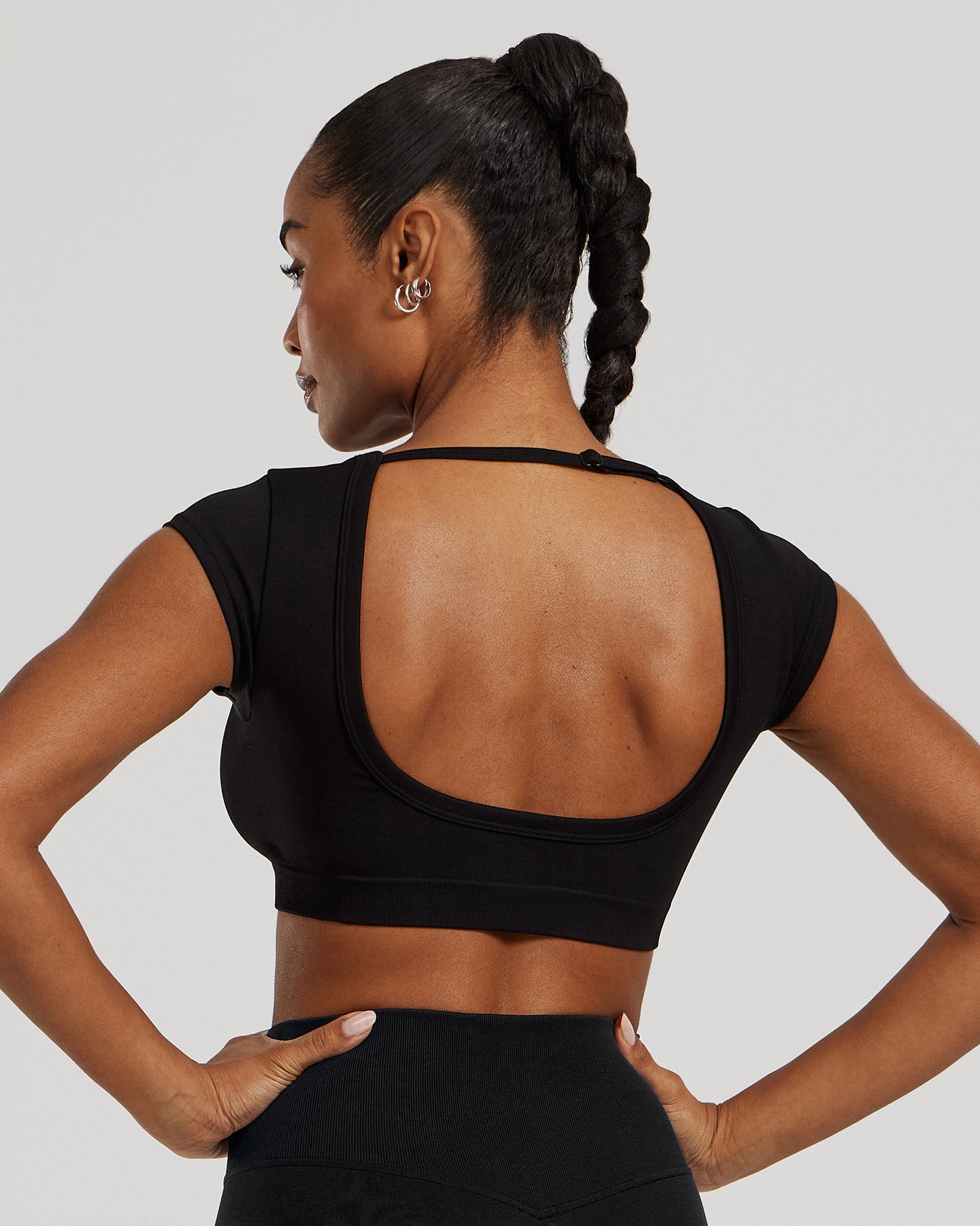 Motion Seamless Open Back Short Sleeve Crop Top | Black