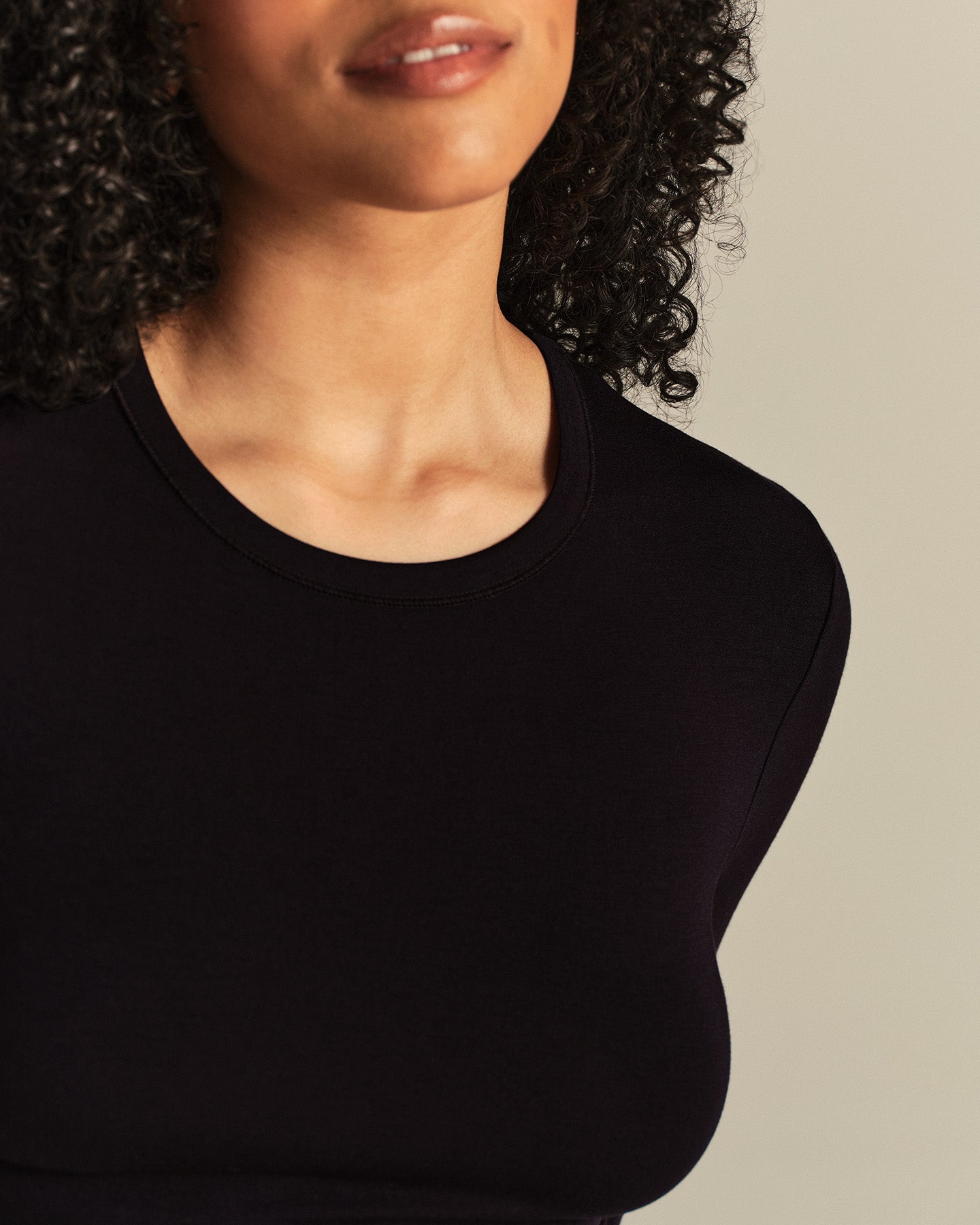 Smooth Contour Midi Crew Neck Long Sleeve T-Shirt | Black