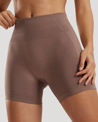 Define 2.0 Seamless Scrunch 4" Shorts | Mocha