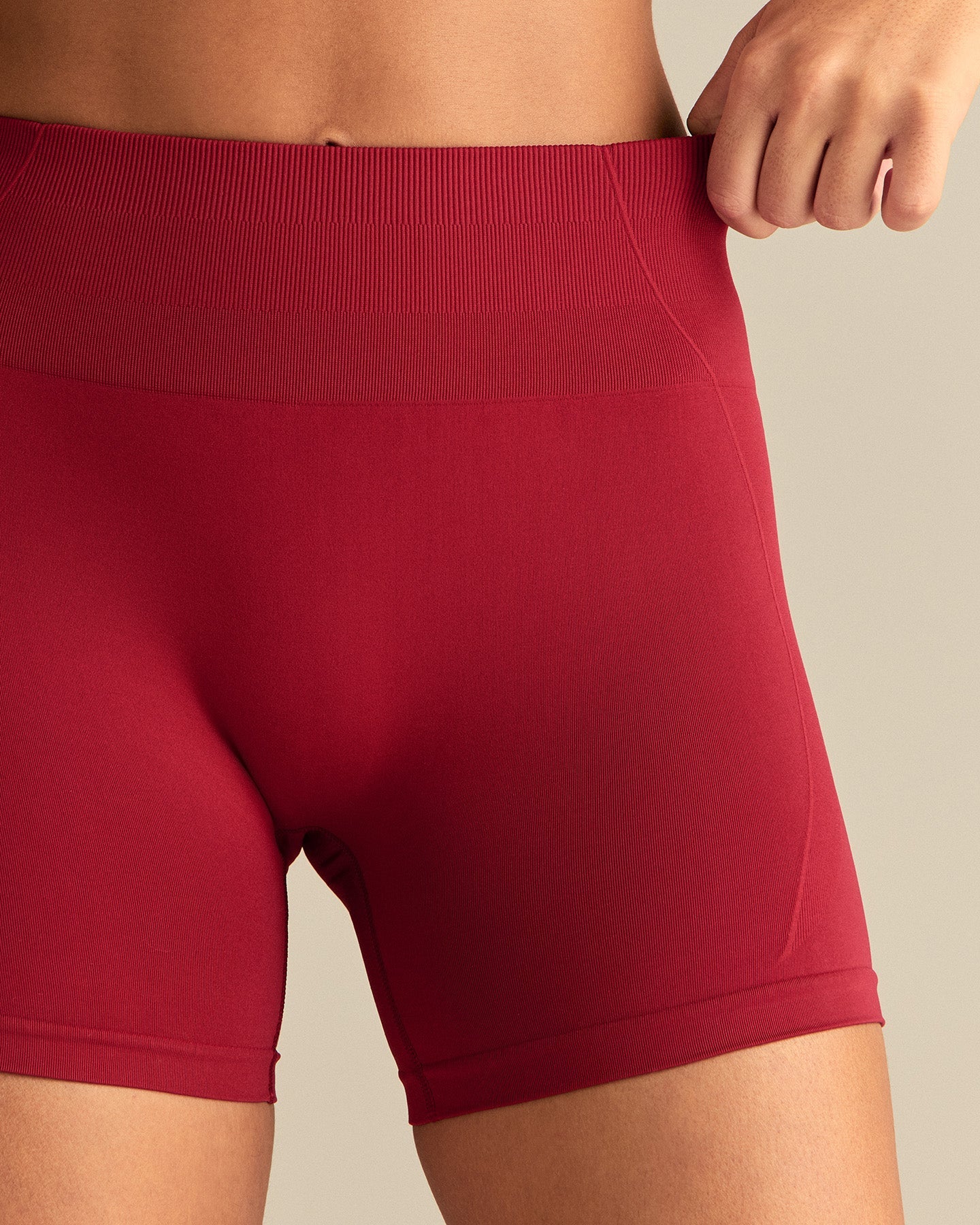 Define 2.0 High Waist Scrunch Shorts 4" | True Red