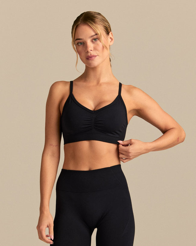 Define 2.0 Scrunch Bra | Black (1/6)
